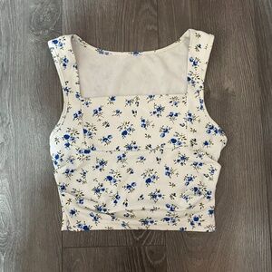 Blue flowers top